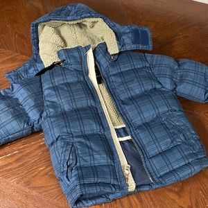 London Fog 2T Toddler Puff Jacket with removable Hood and Velcro cuffs